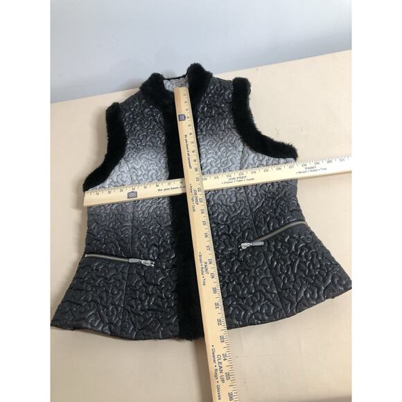 Peter Nygard Open Front Vest Trim Faux Fur Small Black Gray Ombré Quilted Y2Y - Picture 6 of 6